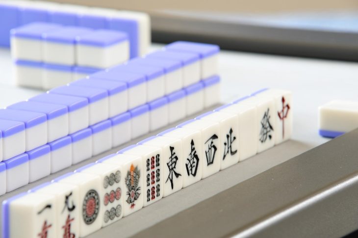 整然と並んでいる麻雀牌
