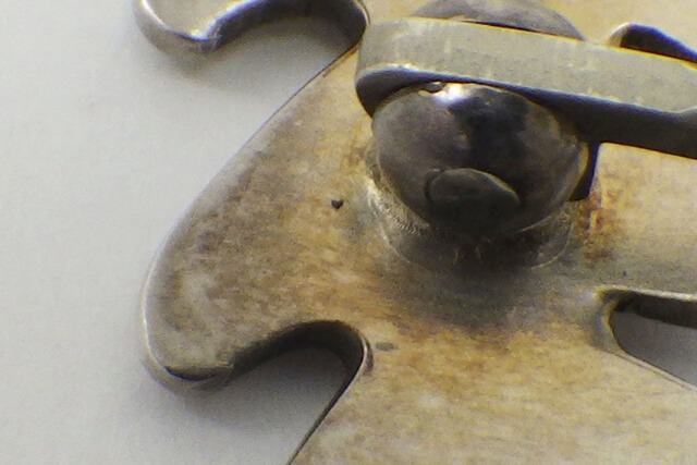シルバーアクセサリーの黒ずみ解消法|原因から自宅でできる手入れ・買取情報まで