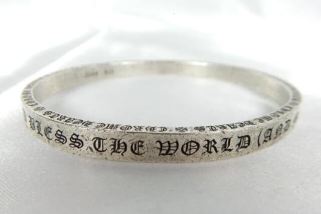 シルバーアクセサリーの黒ずみ解消法|原因から自宅でできる手入れ・買取情報まで