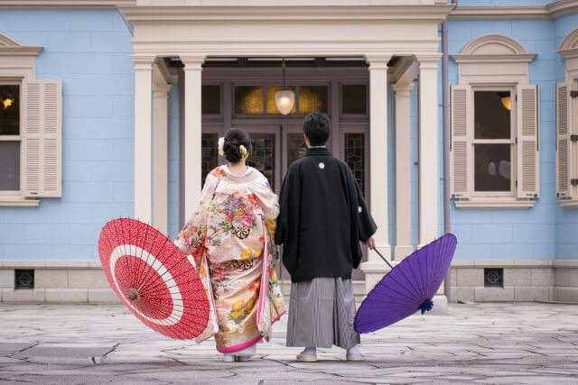 引き振袖とはどんな着物？黒引き振袖や色打掛との違いを解説