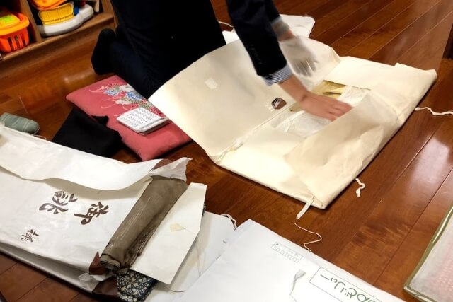 引き振袖とはどんな着物？黒引き振袖や色打掛との違いを解説
