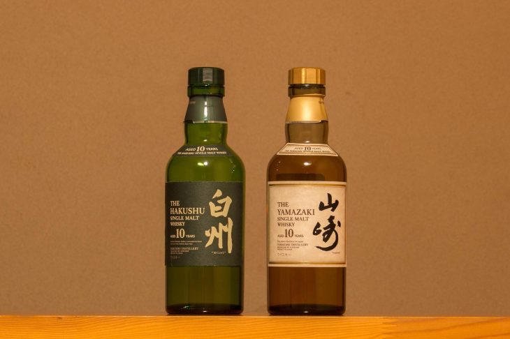 白州10年と山崎10年のボトル