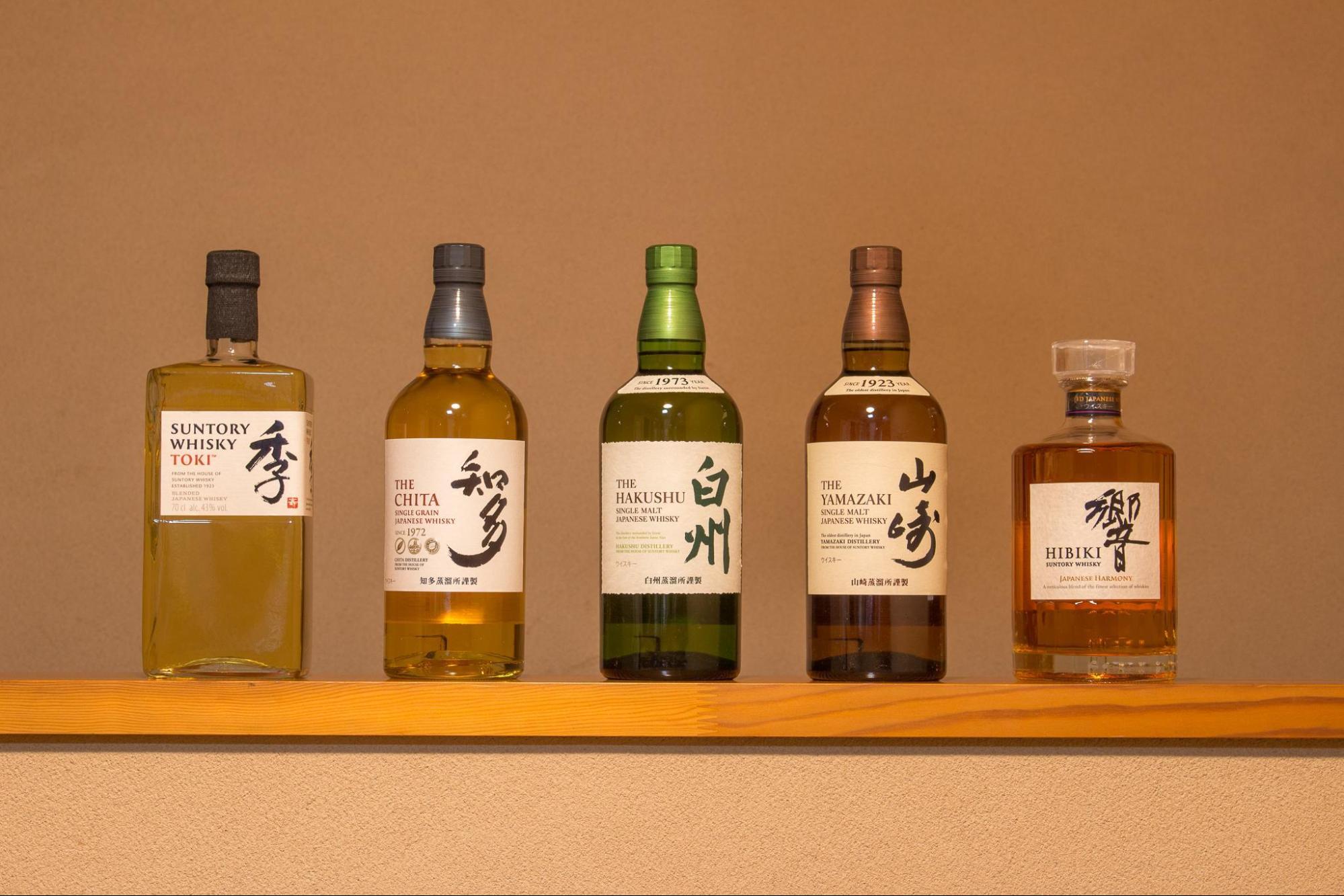 白州25年の定価はいくら？高値で取引される理由と購入・売却方法