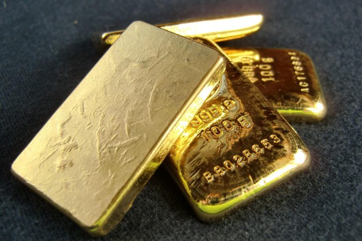 さまざまなタイプの純金インゴット