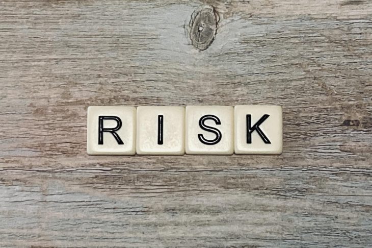 RISKと書かれたブロック