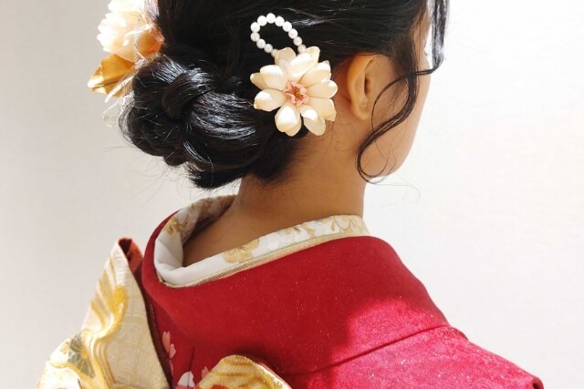 着物の重ね襟（伊達襟）とは？半襟との違い・選び方・付け方をわかりやすく解説