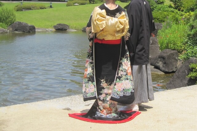 黒引き振袖とは？白無垢・色打掛・黒留袖との違いや歴史を解説