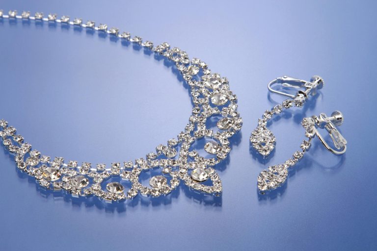 ハリーウィンストンジュエリーの買取相場はいくら？コレクション別の相場と高額買取の秘訣