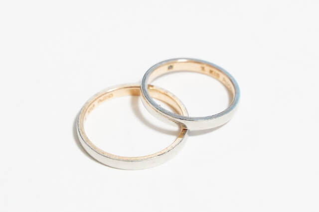 結婚指輪は売れる？素材価値の目安とブランド・宝石の査定ポイント