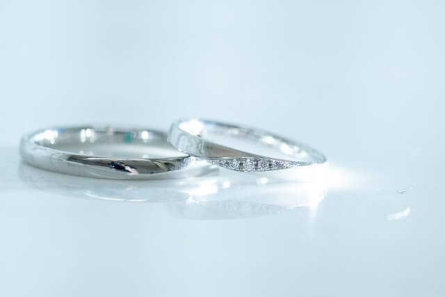 結婚指輪は売れる？素材価値の目安とブランド・宝石の査定ポイント