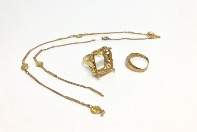 結婚指輪は売れる？素材価値の目安とブランド・宝石の査定ポイント