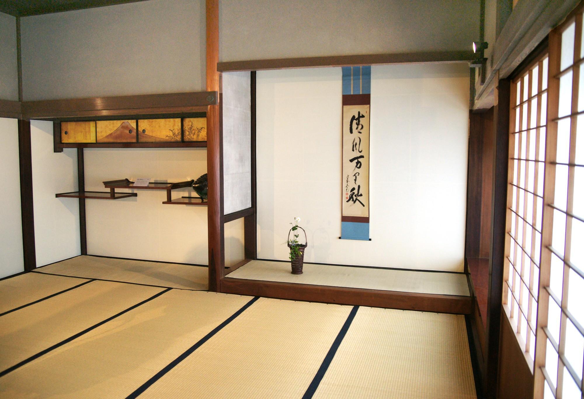 掛け軸とは？種類・構造・飾り方を初心者向けに分かりやすく解説｜骨董