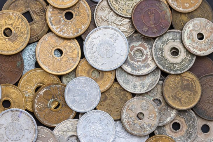 10銭硬貨や5銭硬貨などの古銭