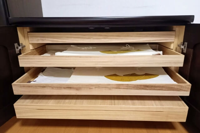 不要な着物はどこで回収してもらえる？リメイク・処分・寄付・買取の違いや費用を解説