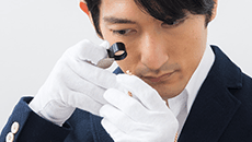 経験豊富な貴金属の査定士