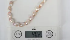 経験豊富な真珠の査定士