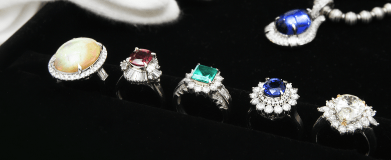 ダイヤモンドの宝石の画像