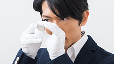 経験豊富な古銭の査定士