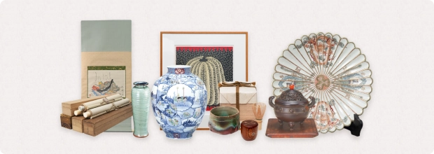 骨董品が並んでいる写真