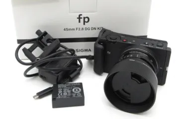 シグマ fp ミラーレスデジタルカメラ 45mm 1:2.8 DG DN KIT 箱付 動作確認済 現状品