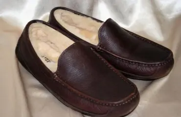 UGG レザー ムートンスリッポン