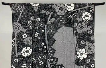 振袖 絞り 晴れ着 成人式 花柄 唐草 牡丹 鹿の子 モノクロ クール お洒落 ブラック ホワイト