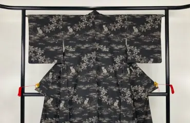 本場大島紬 泥染め 作家物 恵積五郎 絵絣 つばき戯れ 童夢 猫 動物 花 かすみ 証紙