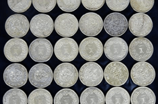 1円銀貨をまとめて