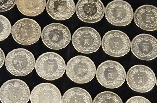 一圓銀貨をまとめて