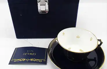 セーブル ファットブルー 金彩花文 カップ＆ソーサー