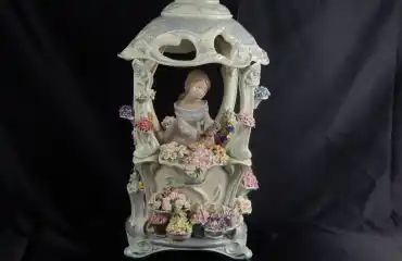 リヤドロ【お花に囲まれて】