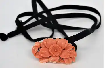 花モチーフ 帯留め