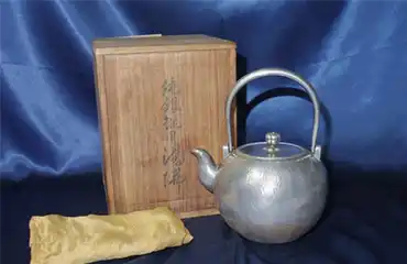 平安寺内造 純銀製鎚目湯沸