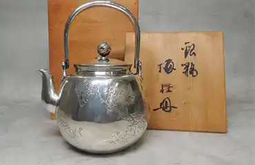 純銀 銀瓶 利光刻 梅牡丹