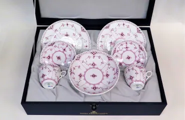 バーガンディ ハーフレース カップ/ソーサー/プレート 他 計7点 箱付