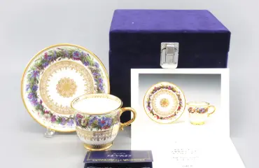 1840年 金彩ボーダー 矢車草のリース文 カップ＆ソーサー 箱付き