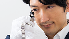 経験豊富な時計の査定士