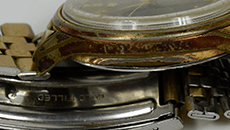 汚れや破損のある時計